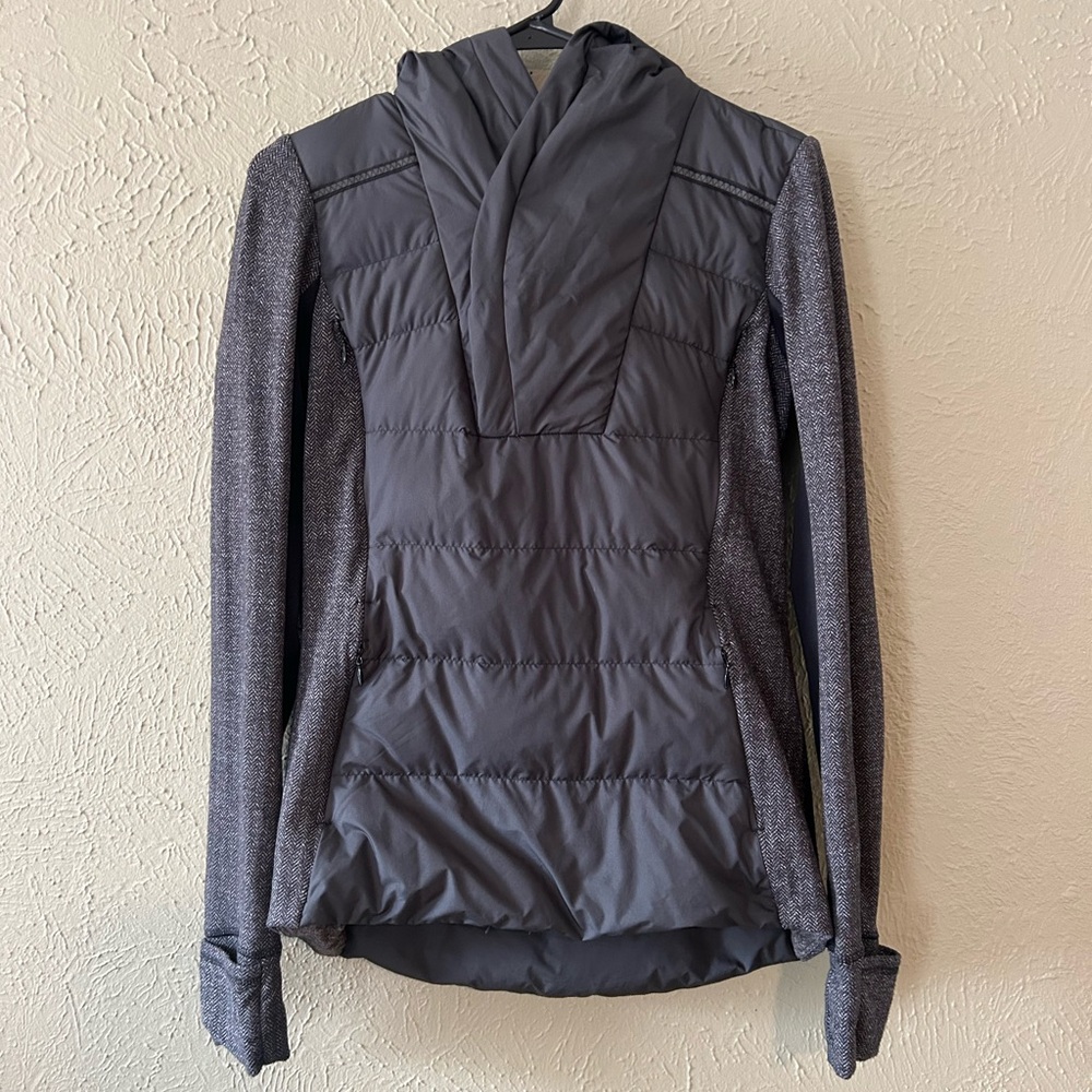 Lululemon Pullover / Sweater/ Puff  / Warm heart Size 4